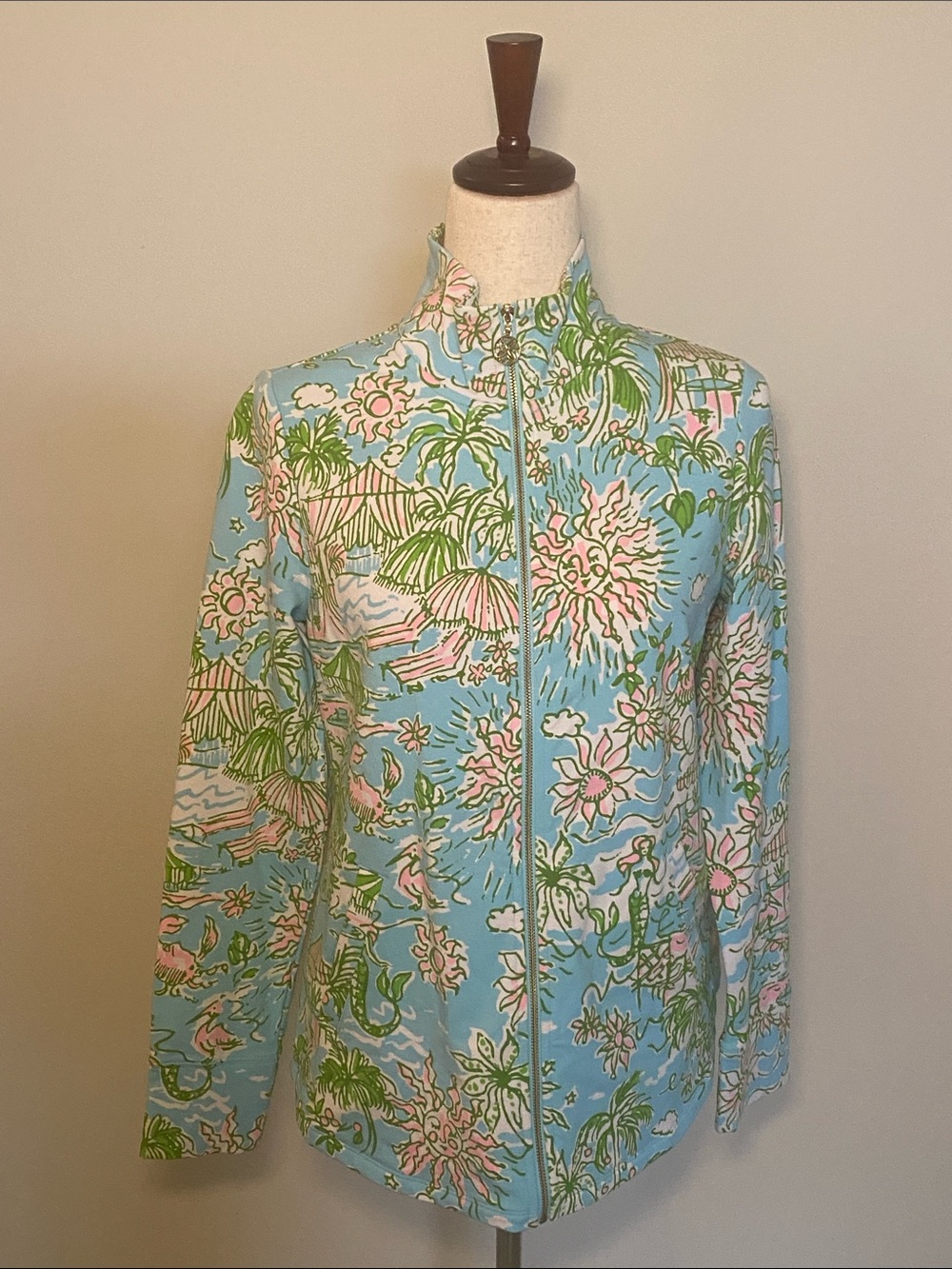 NWT Lilly Pulitzer Leona Zip Up size small Fresh Water blue
Sunbathers Bliss